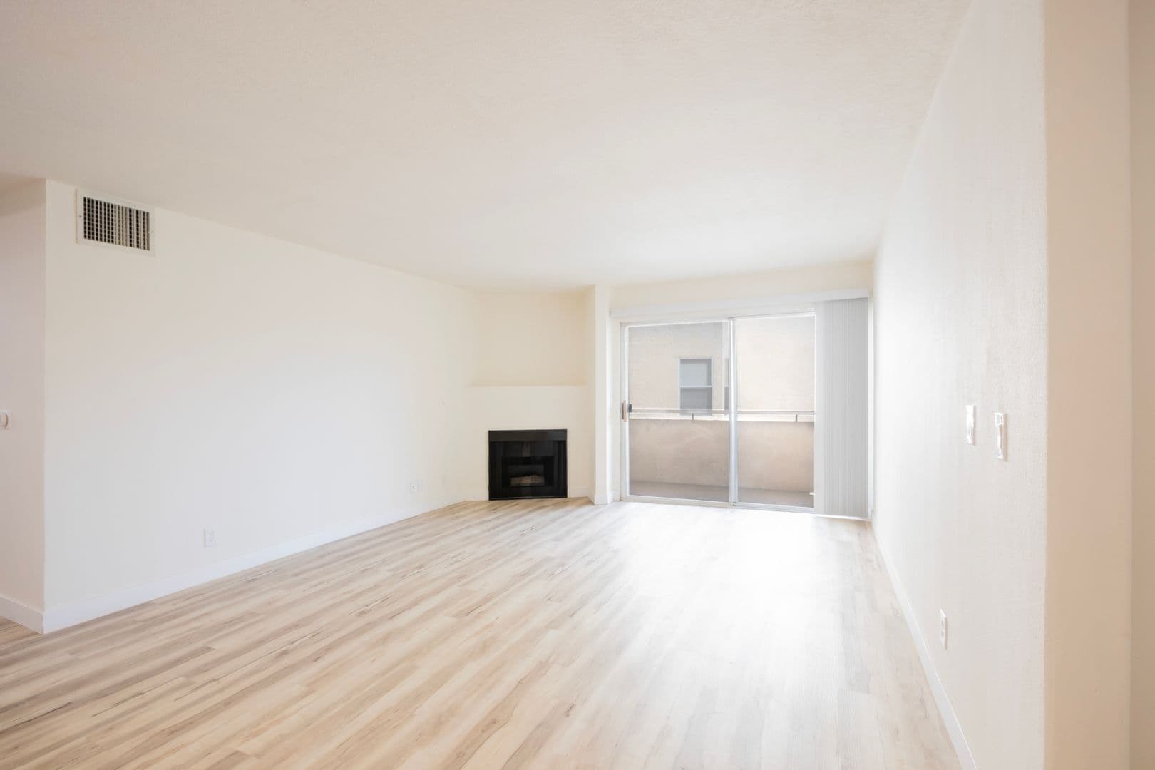 Northridge Apartment: 10020 Zelzah Avenue