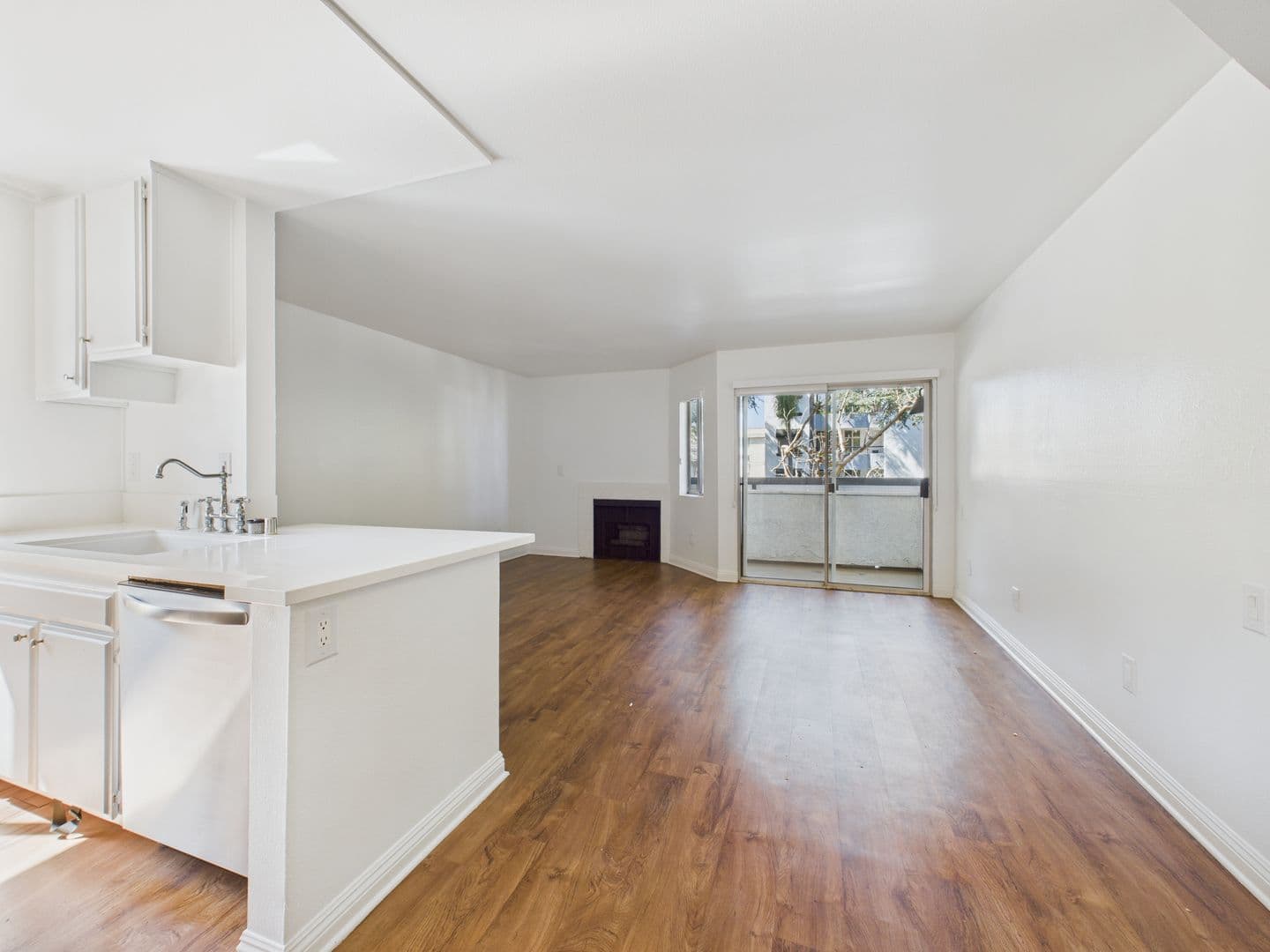 Sherman Oaks Apartment: 4320 Van Nuys Blvd