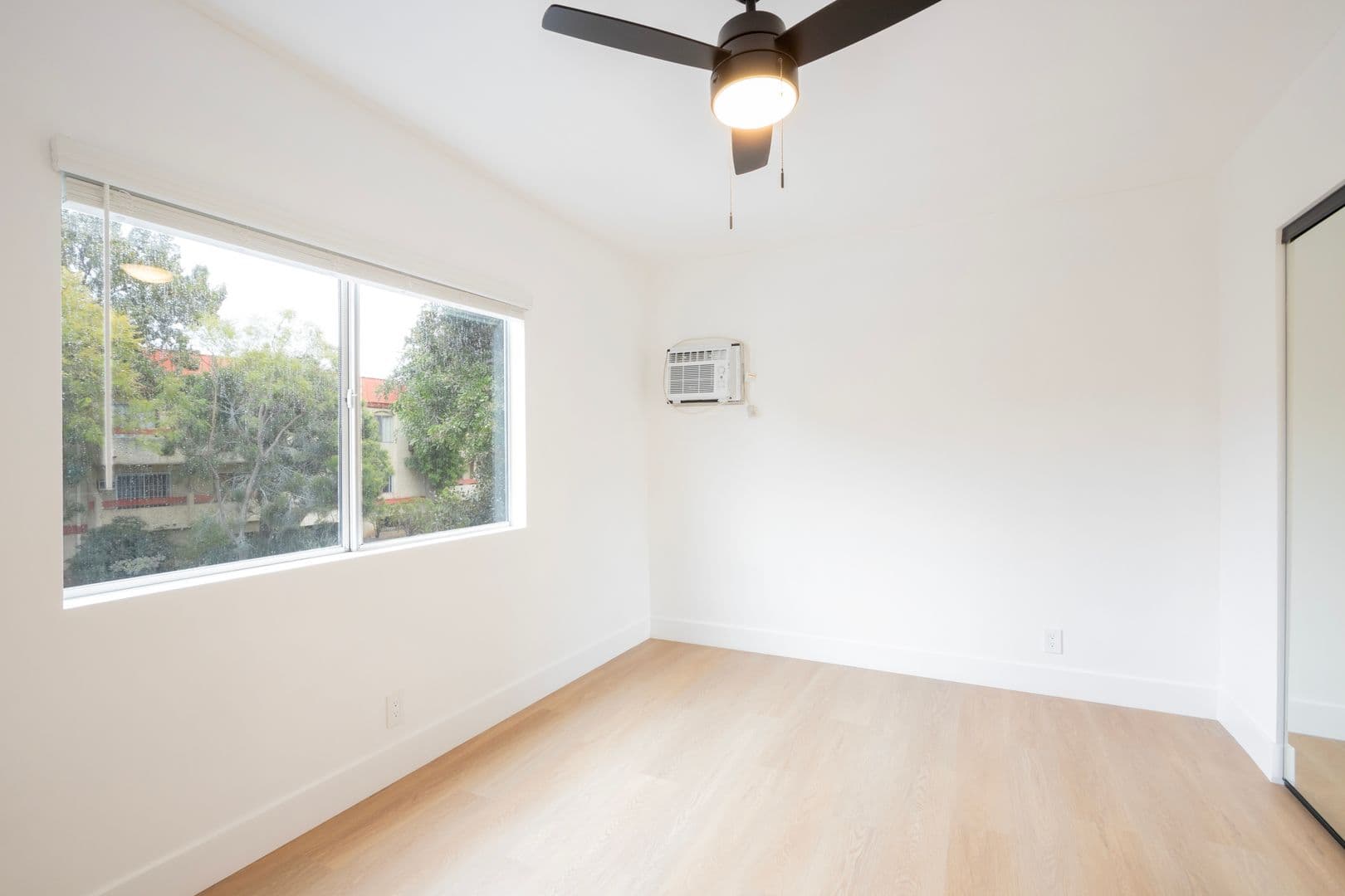West Hollywood Apartment: 937 N. Orange Grove Ave
