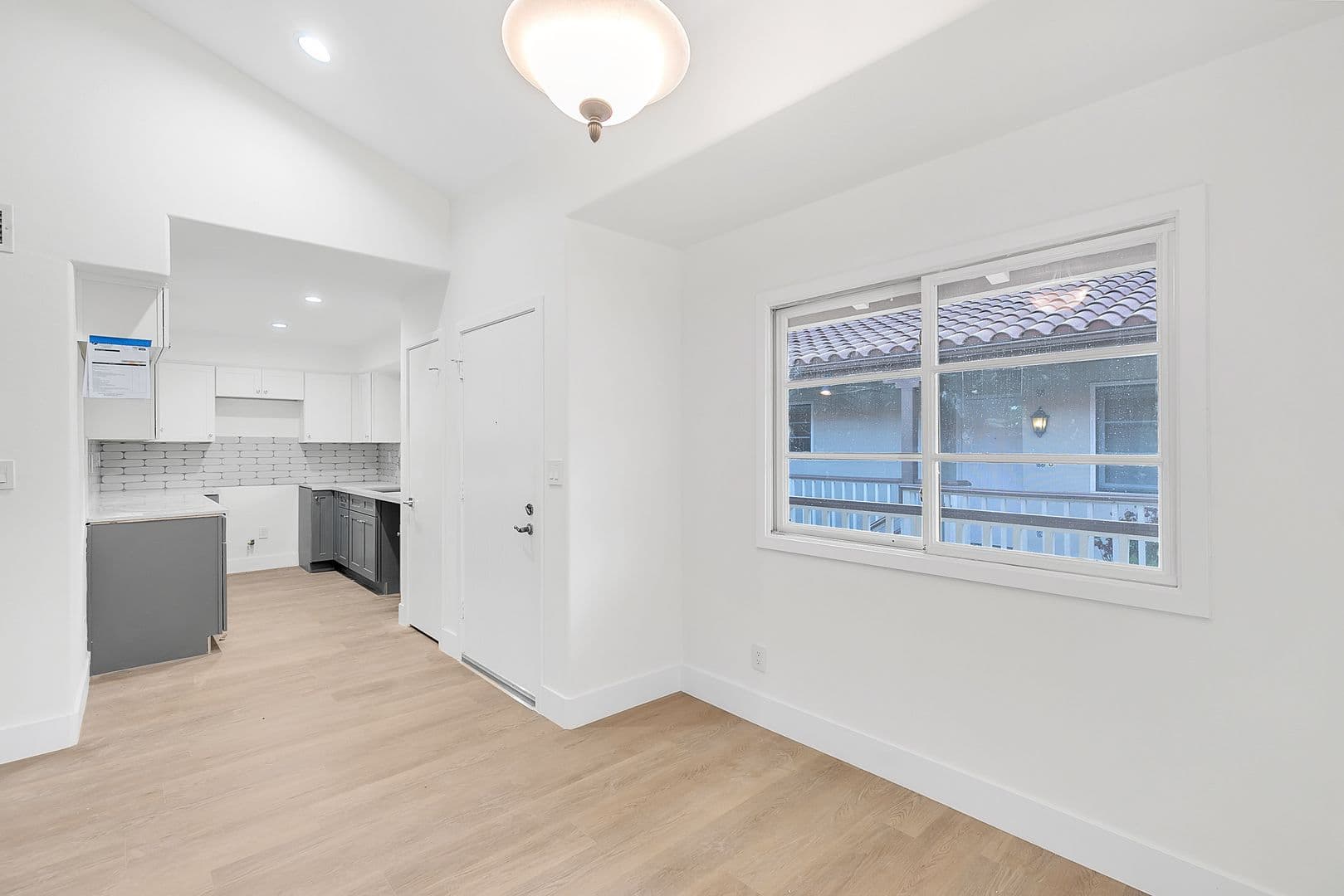Santa Monica Apartment: 1133 25th St