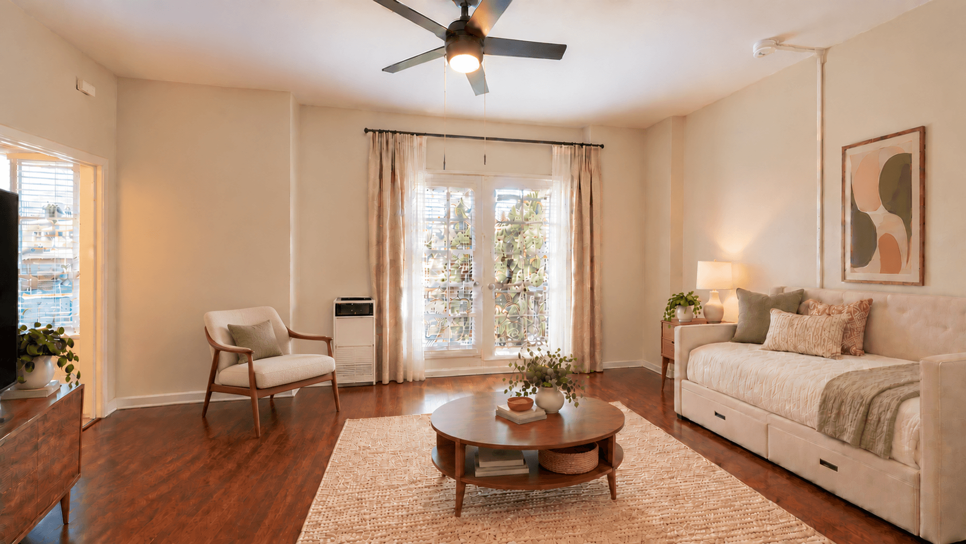 Los Angeles Apartment: 715 S. St. Andrews Place