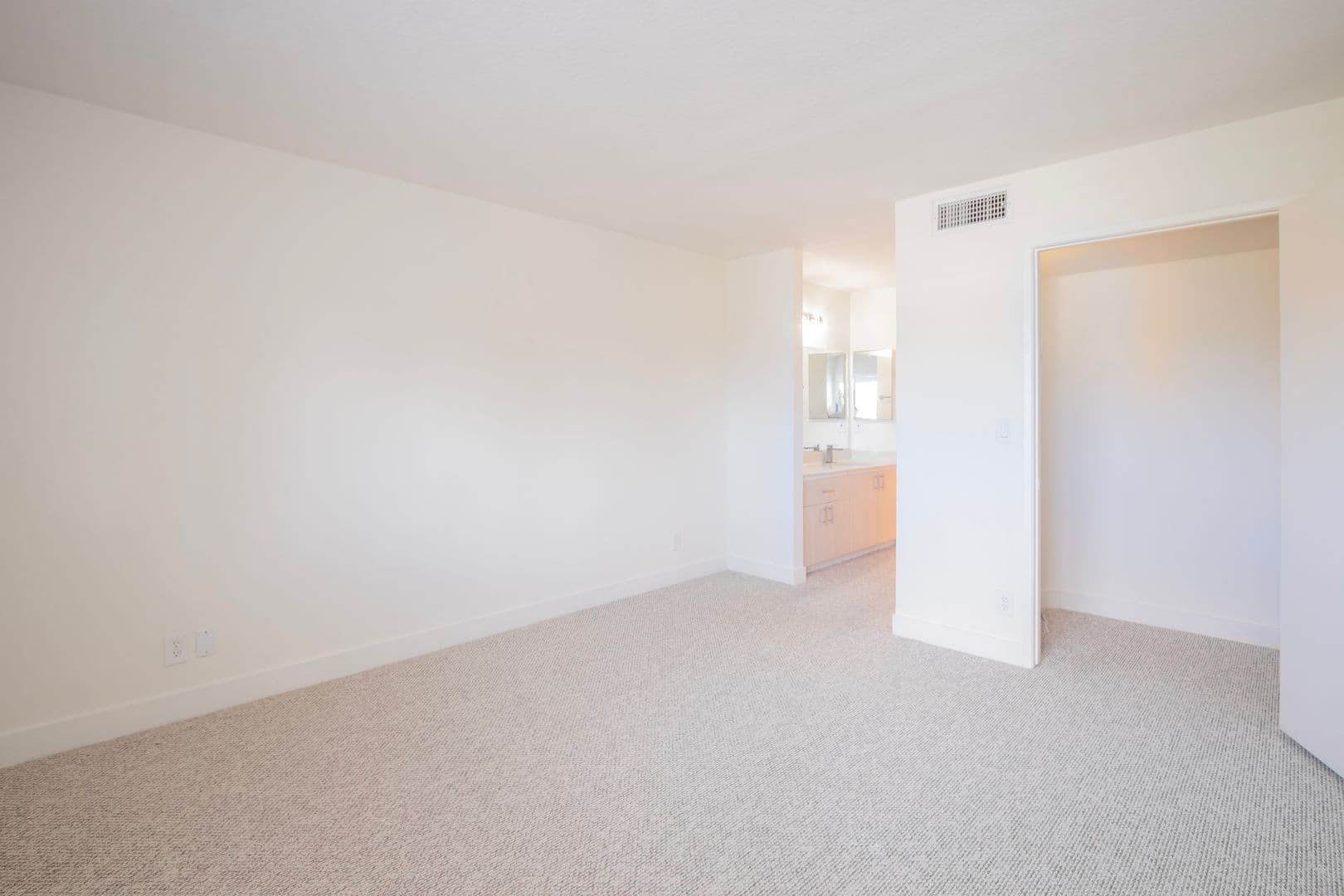Northridge Apartment: 10020 Zelzah Avenue