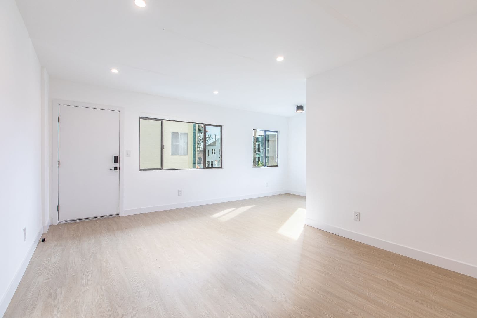 Los Angeles Apartment: 6133 Eleanor Ave