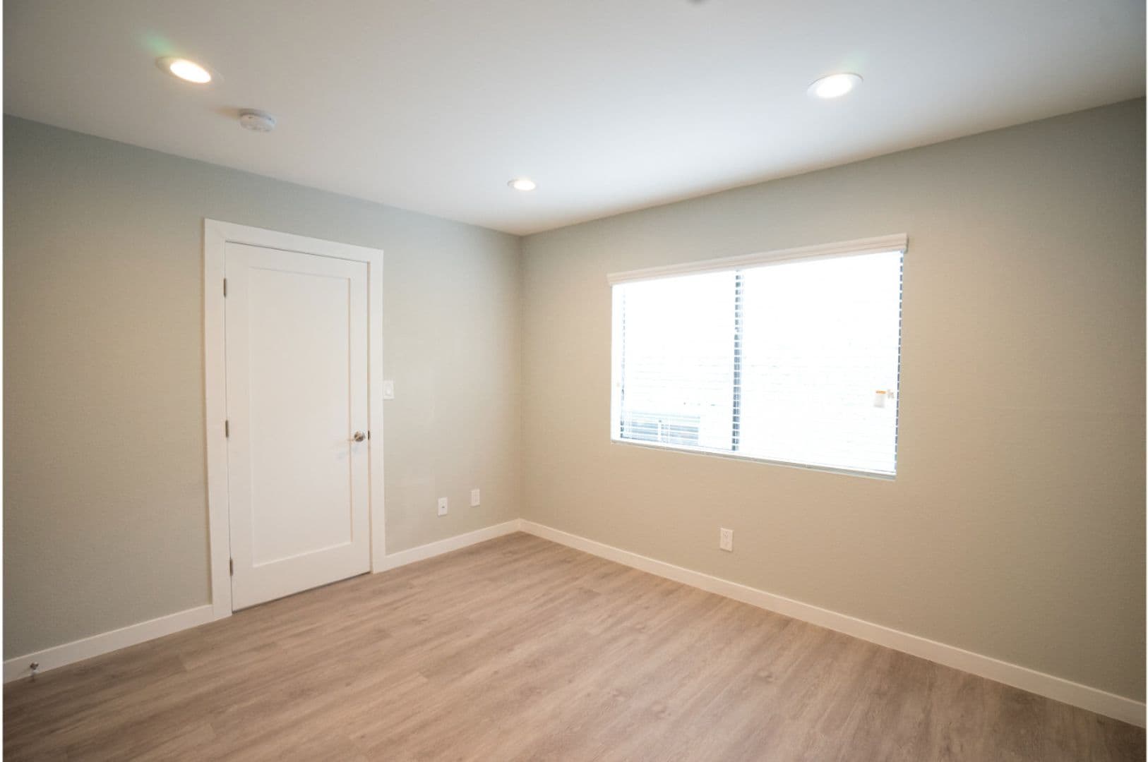 Los Angeles Apartment: 3426 W 1st St