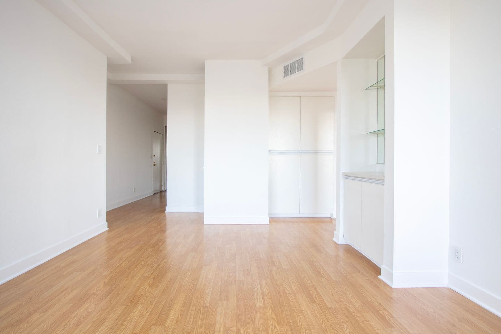 Los Angeles Apartment: 1616 N Serrano Ave.