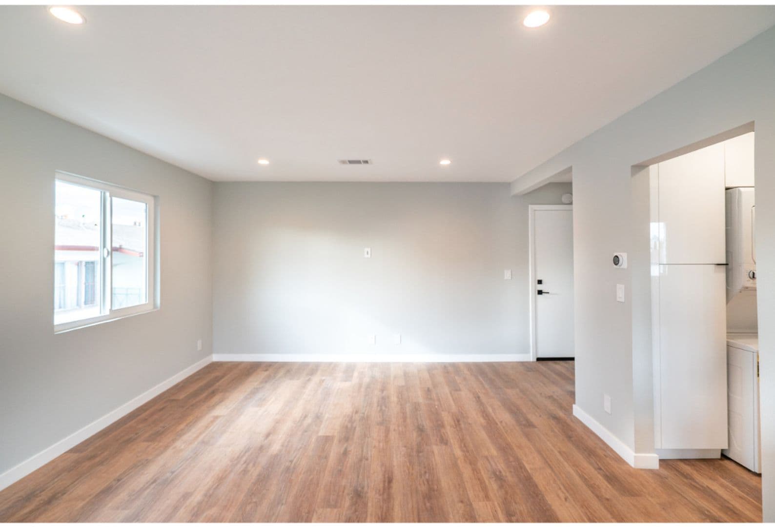 Los Angeles Apartment: 5847 Willoughby Avenue