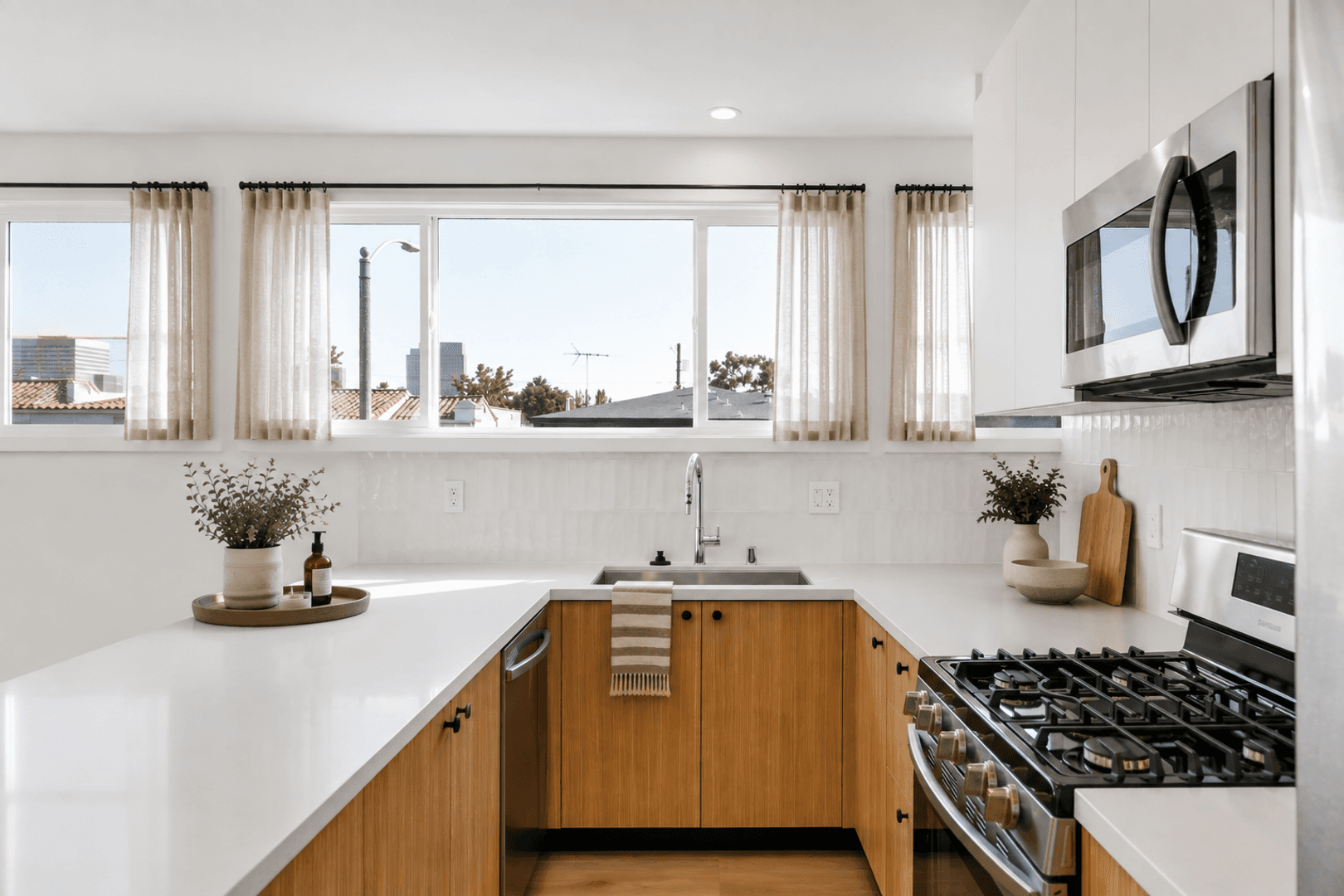 Los Angeles Apartment: 8355 Blackburn Ave