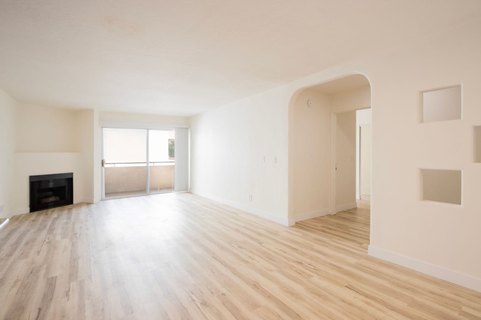 Northridge Apartment: 10020 Zelzah Avenue