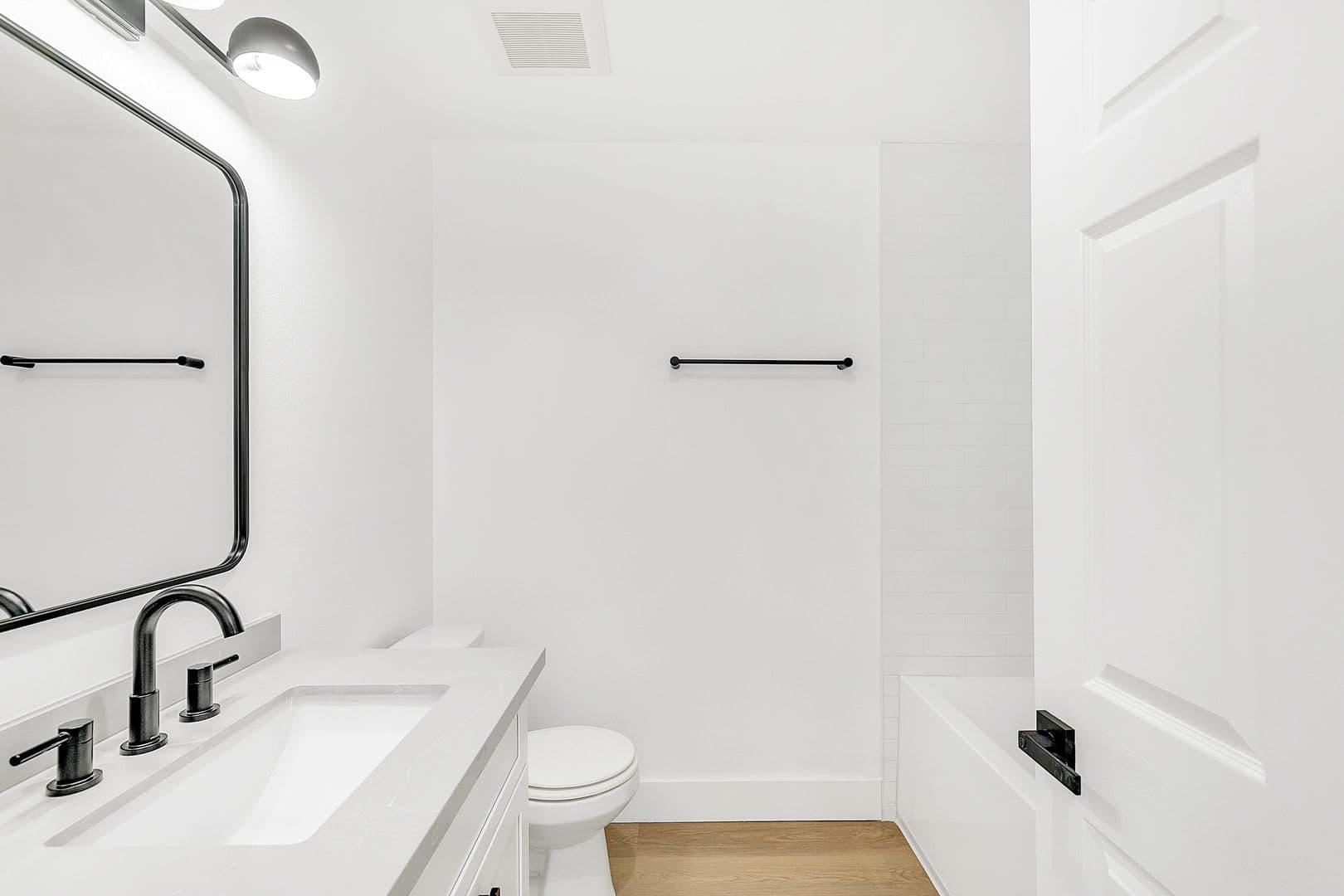 Los Angeles Apartment: 12420 Woodgreen St