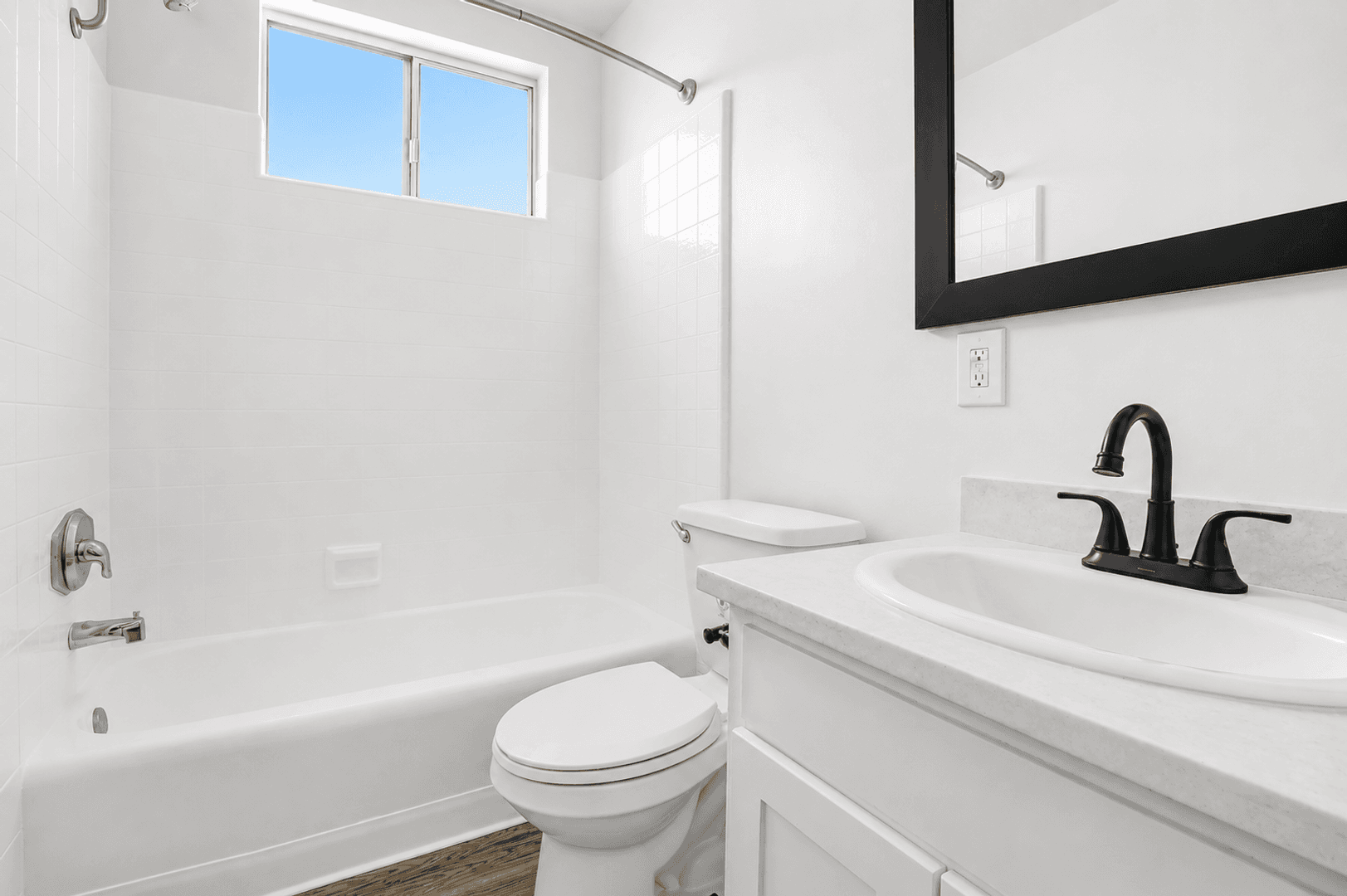Tarzana Apartment: 5919 Reseda Blvd