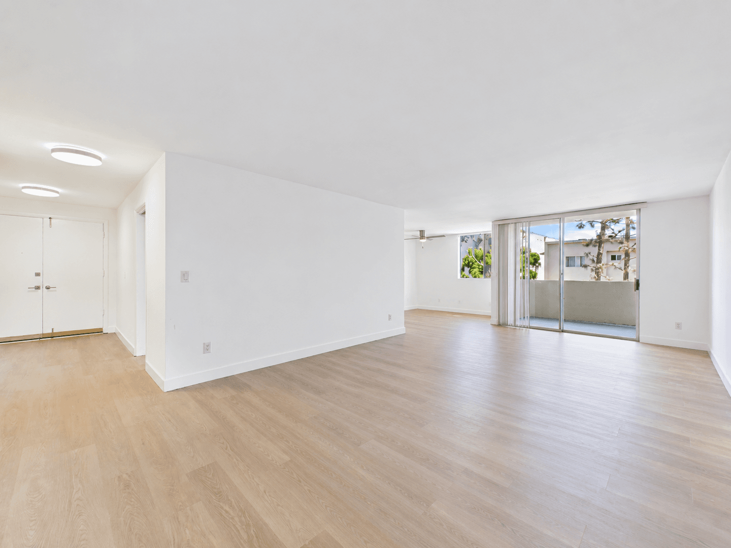 Sherman Oaks Apartment: 4365 Mammoth Ave