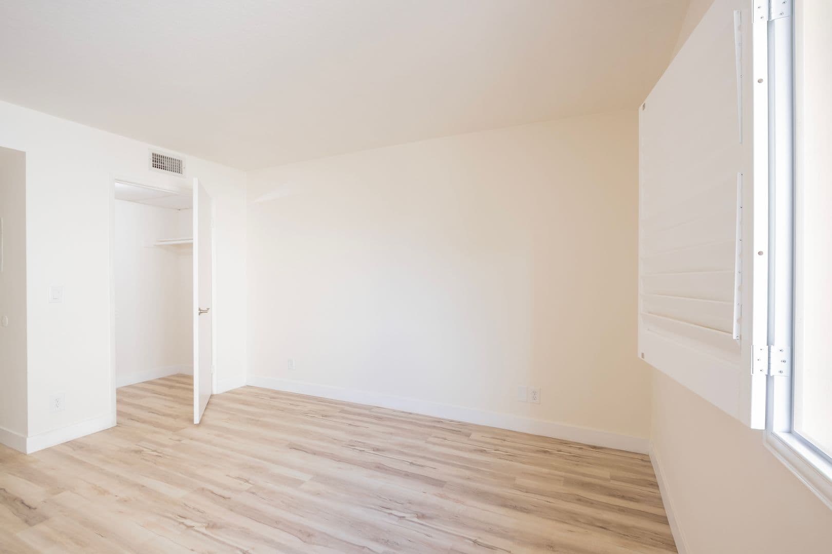 Northridge Apartment: 10020 Zelzah Avenue