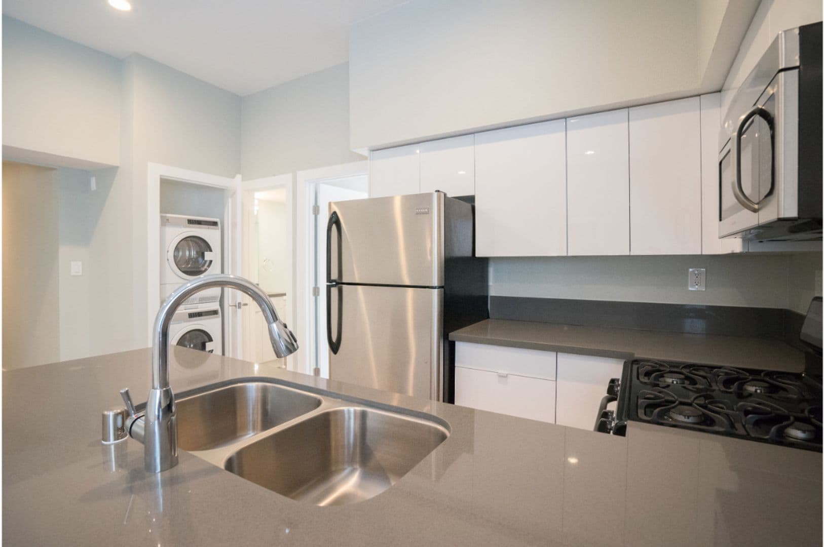 Los Angeles Apartment: 3426 W 1st St