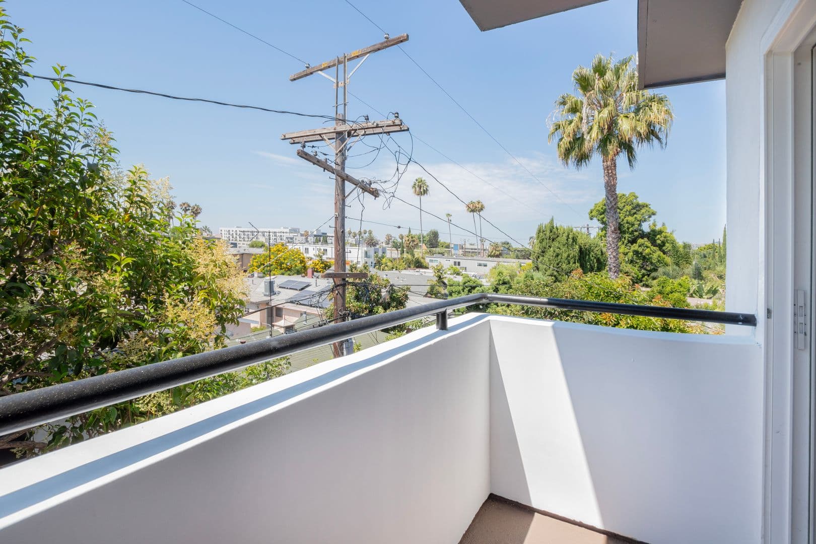 Los Angeles Apartment: 6526 Homewood Ave.