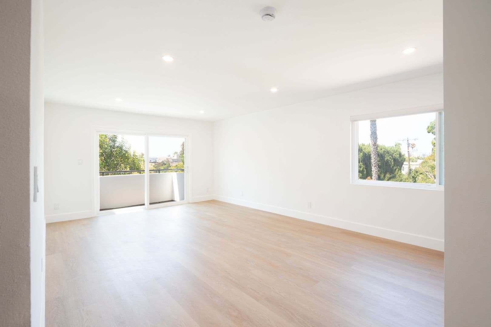 Los Angeles Apartment: 6526 Homewood Ave.