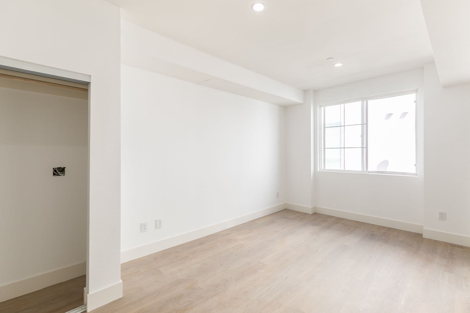 Los Angeles Apartment: 1317 Westgate Ave