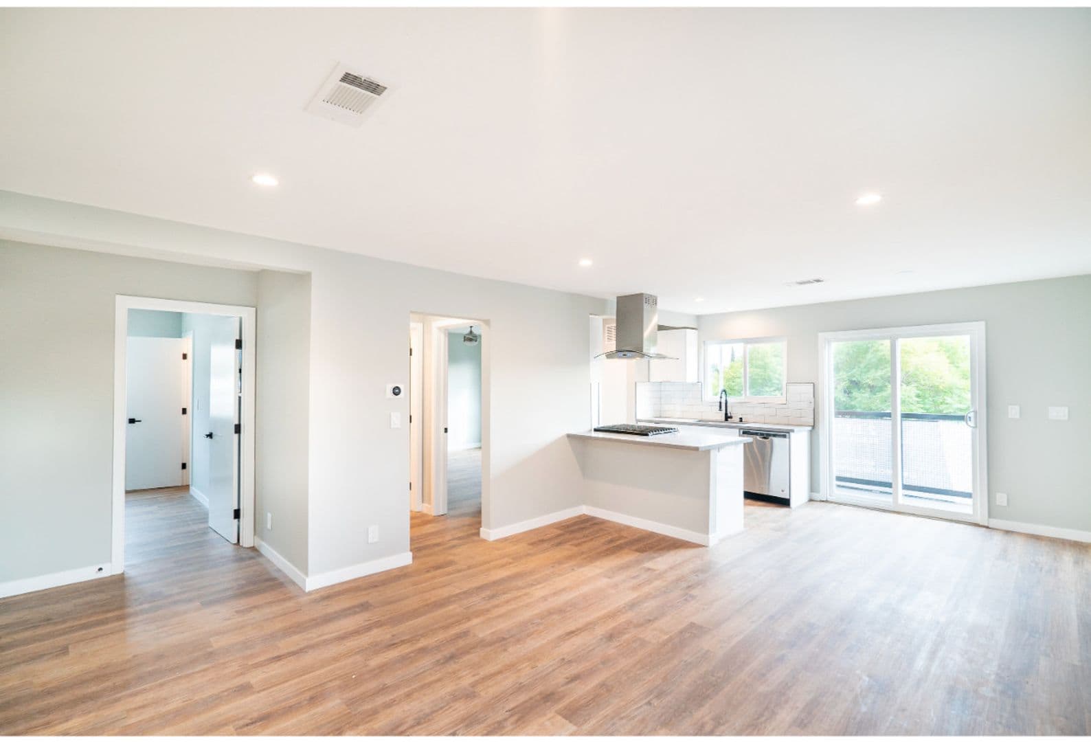 Los Angeles Apartment: 5847 Willoughby Avenue