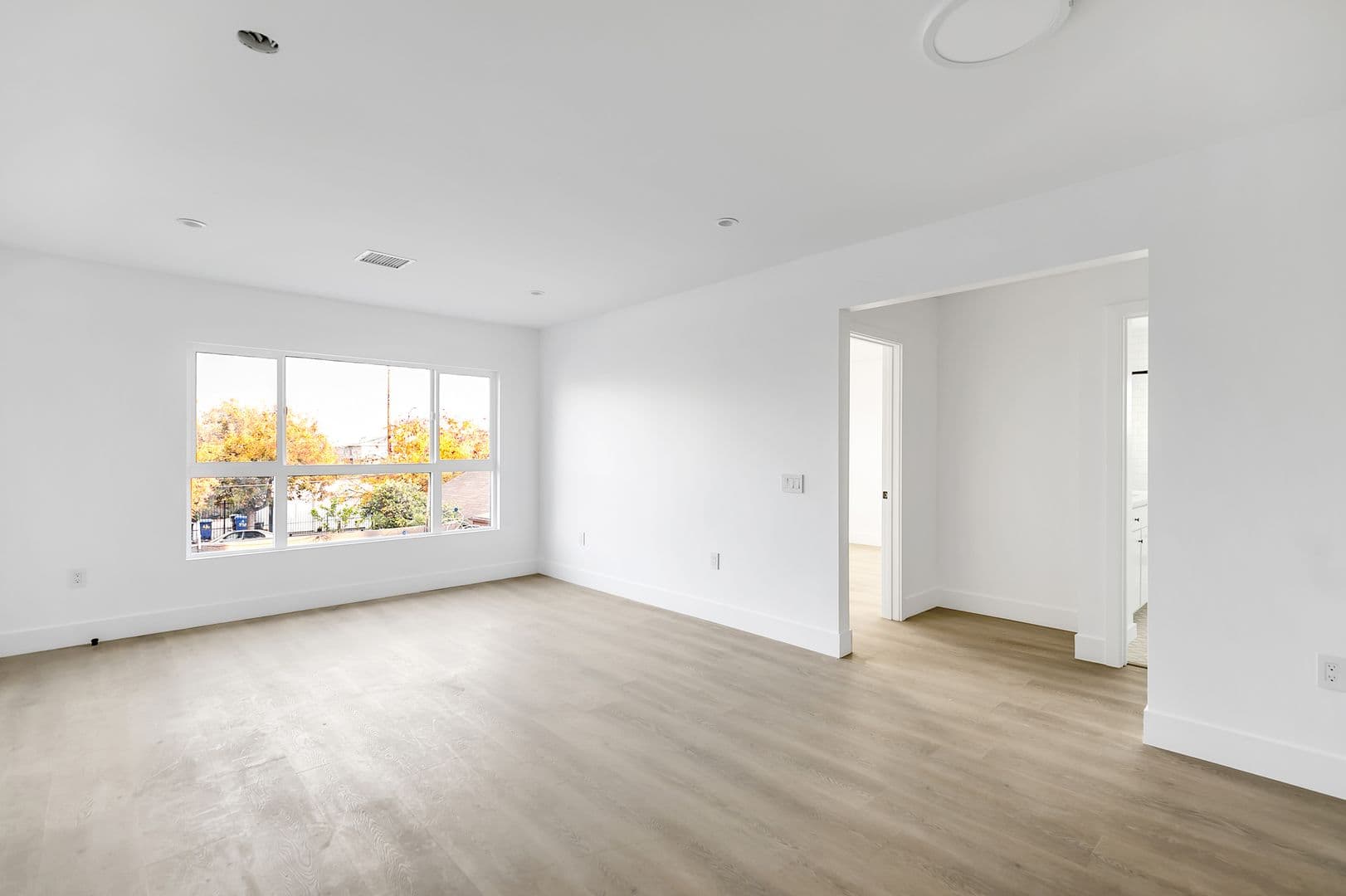Los Angeles Apartment: 5606 Lexington Ave
