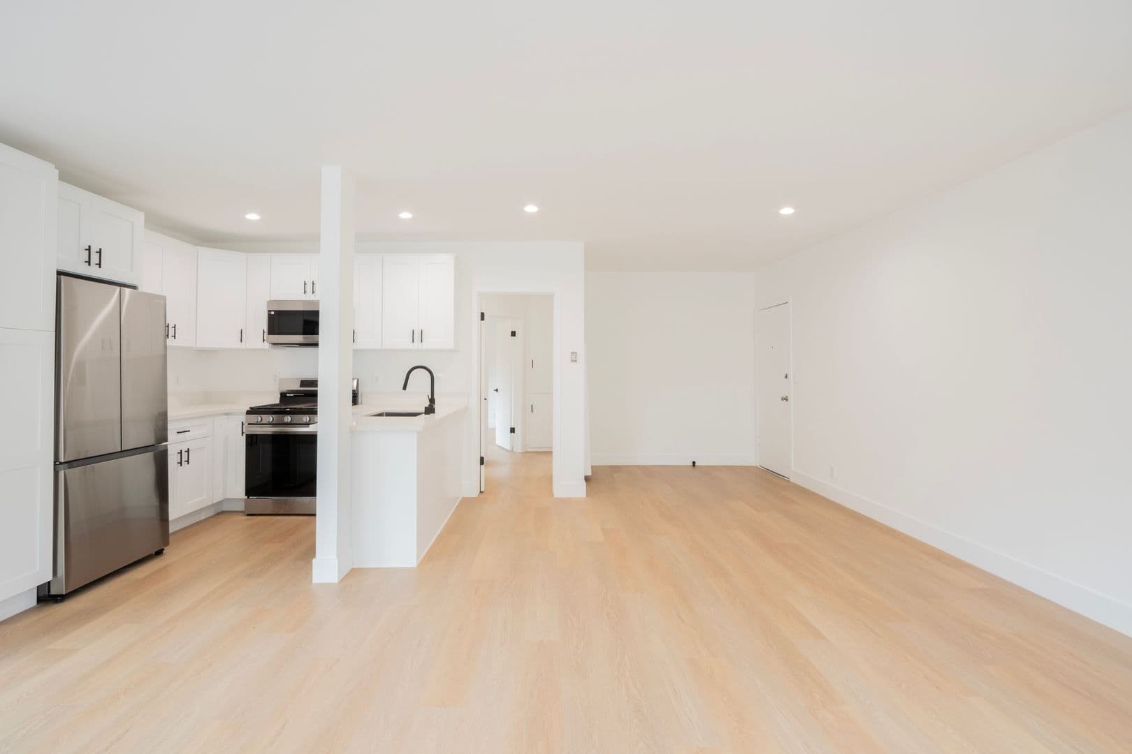 West Hollywood Apartment: 937 N. Orange Grove Ave