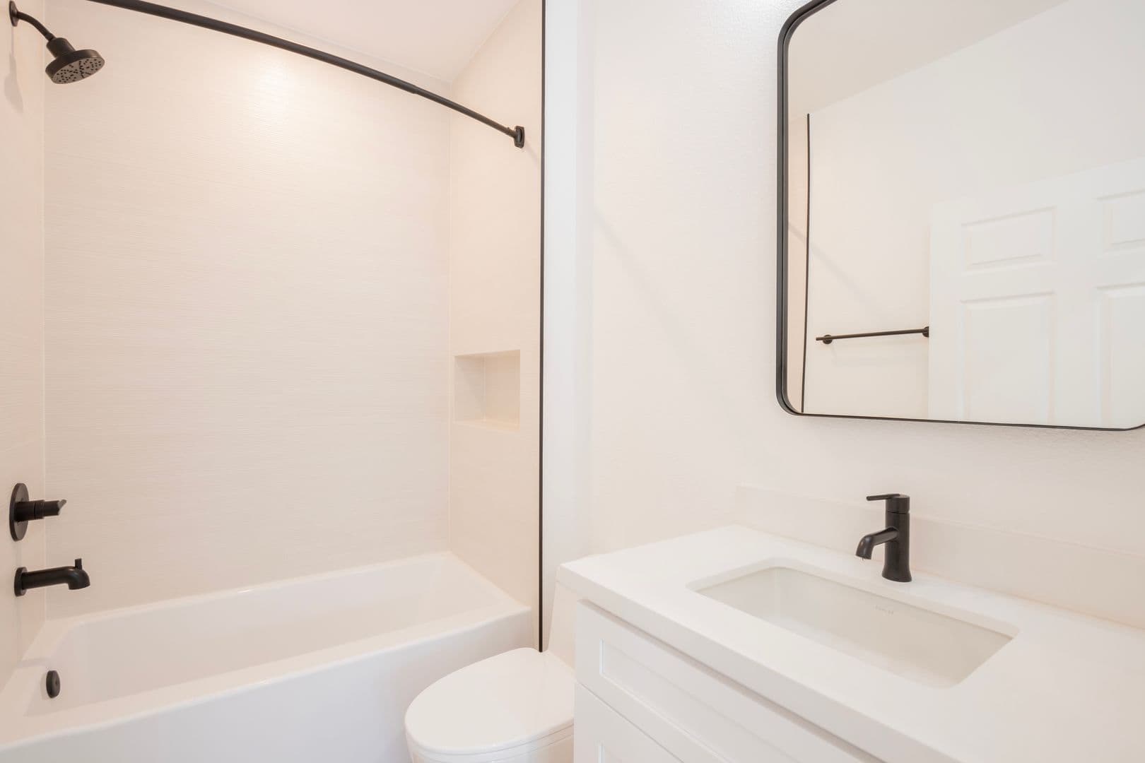 Los Angeles Apartment: 1616 N Serrano Ave.
