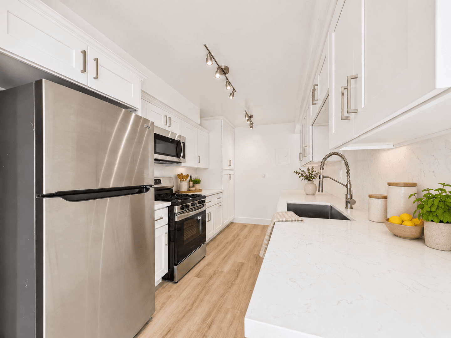 Sherman Oaks Apartment: 4600 Willis Ave