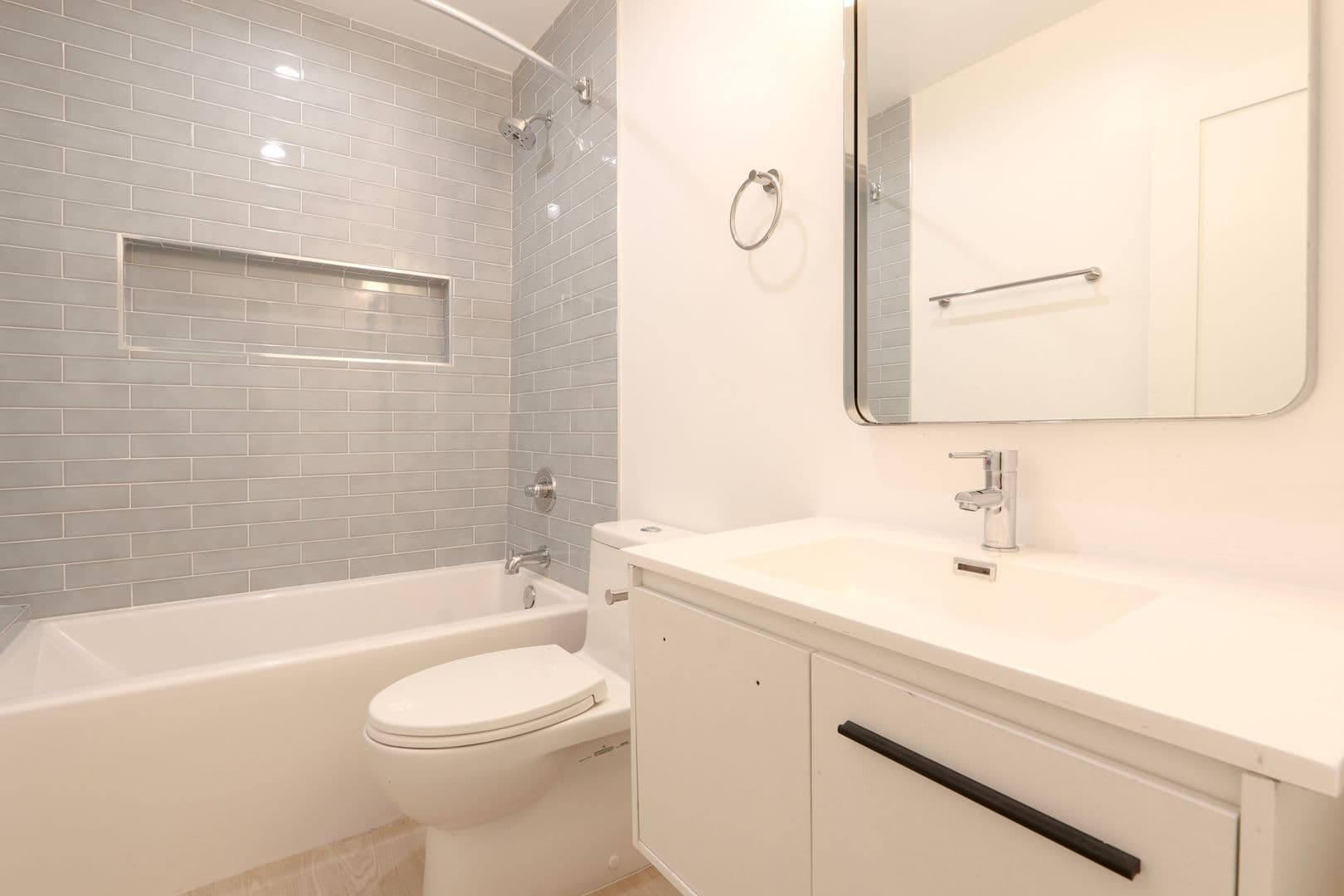 Los Angeles Apartment: 1727 N. Edgemont Ave