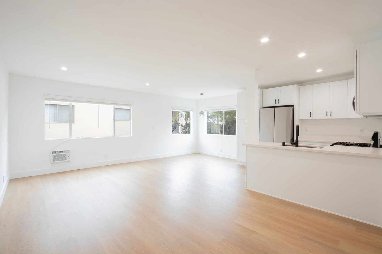 West Hollywood Apartment: 937 N. Orange Grove Ave