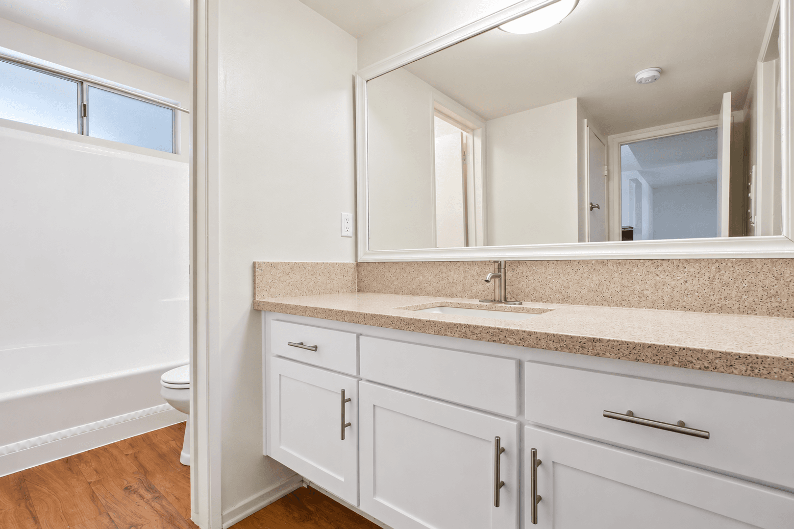 Sherman Oaks Apartment: 4701-4711 Natick Ave