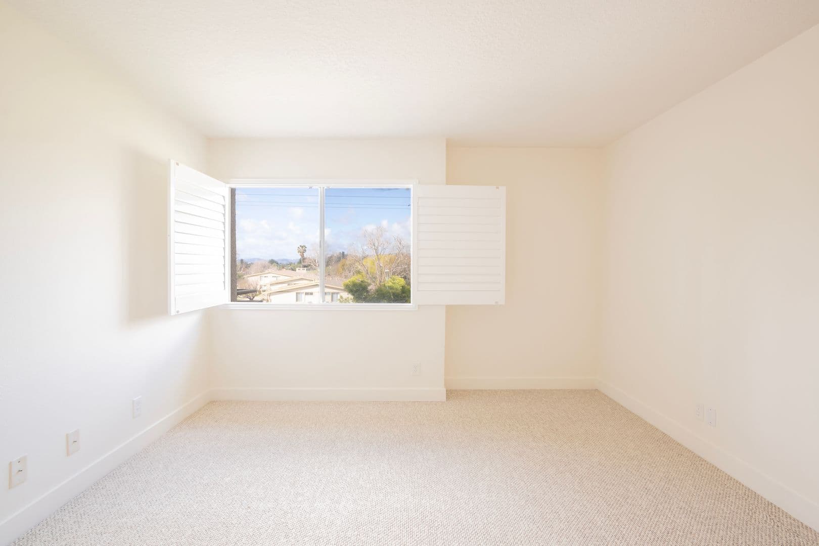 Northridge Apartment: 10020 Zelzah Avenue