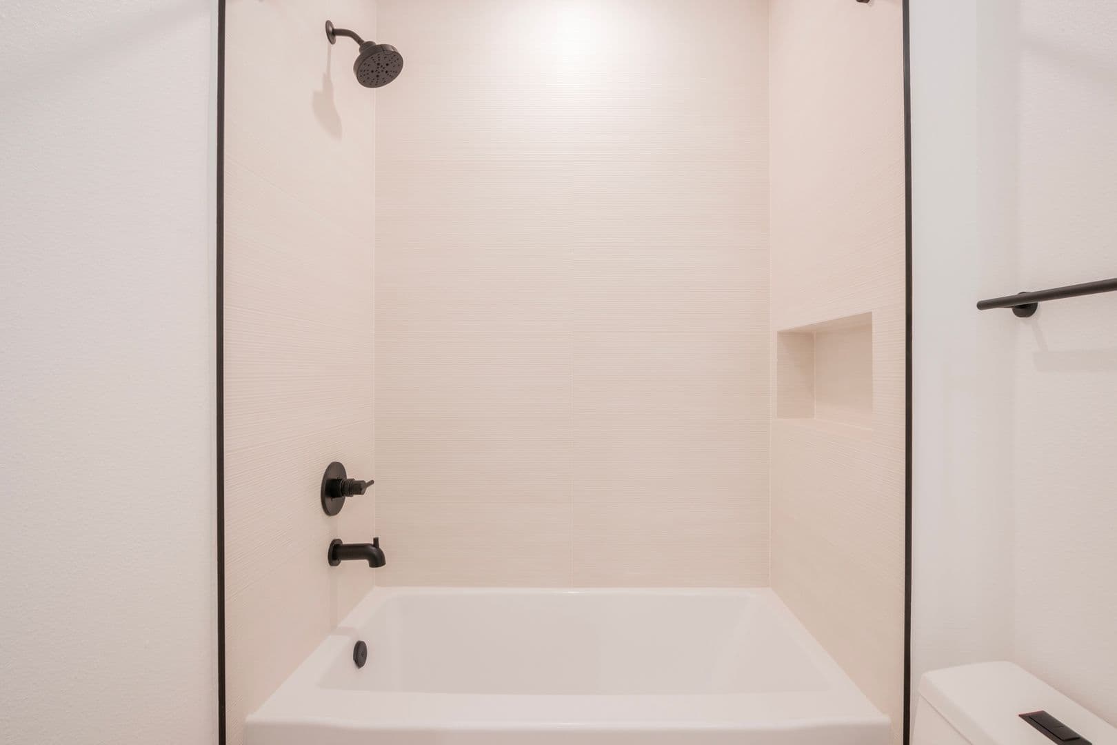 Los Angeles Apartment: 1616 N Serrano Ave.