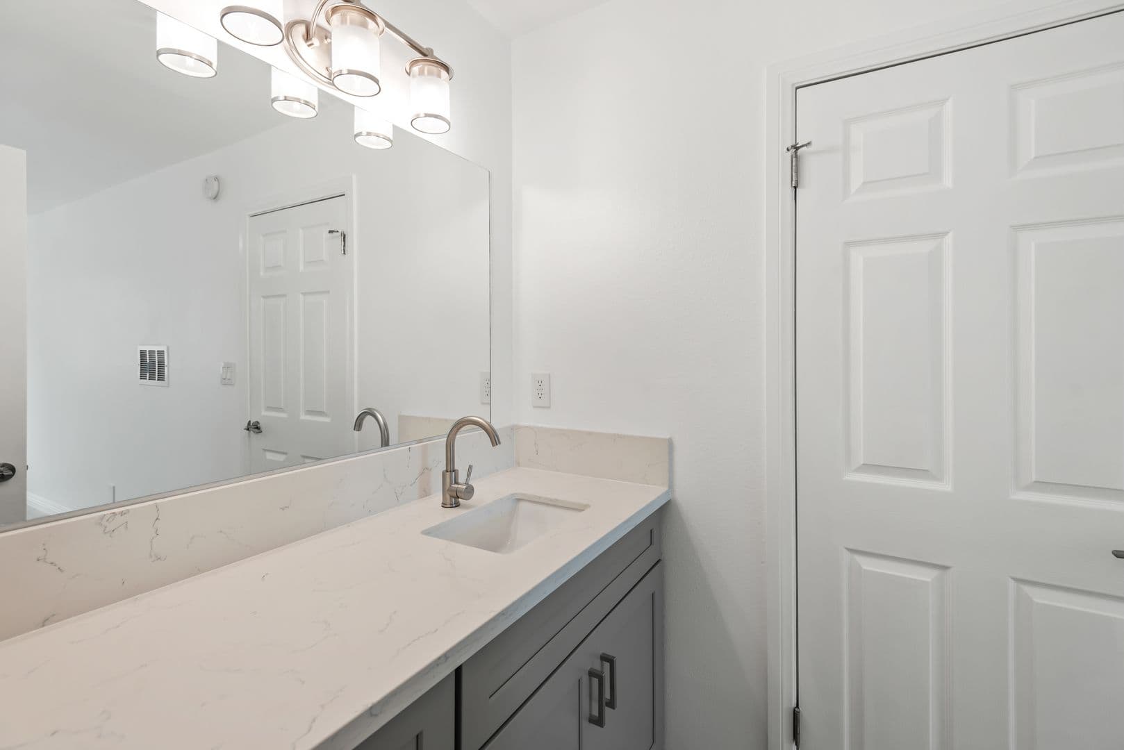 Los Angeles Apartment: 1510 S. St Andrews Place