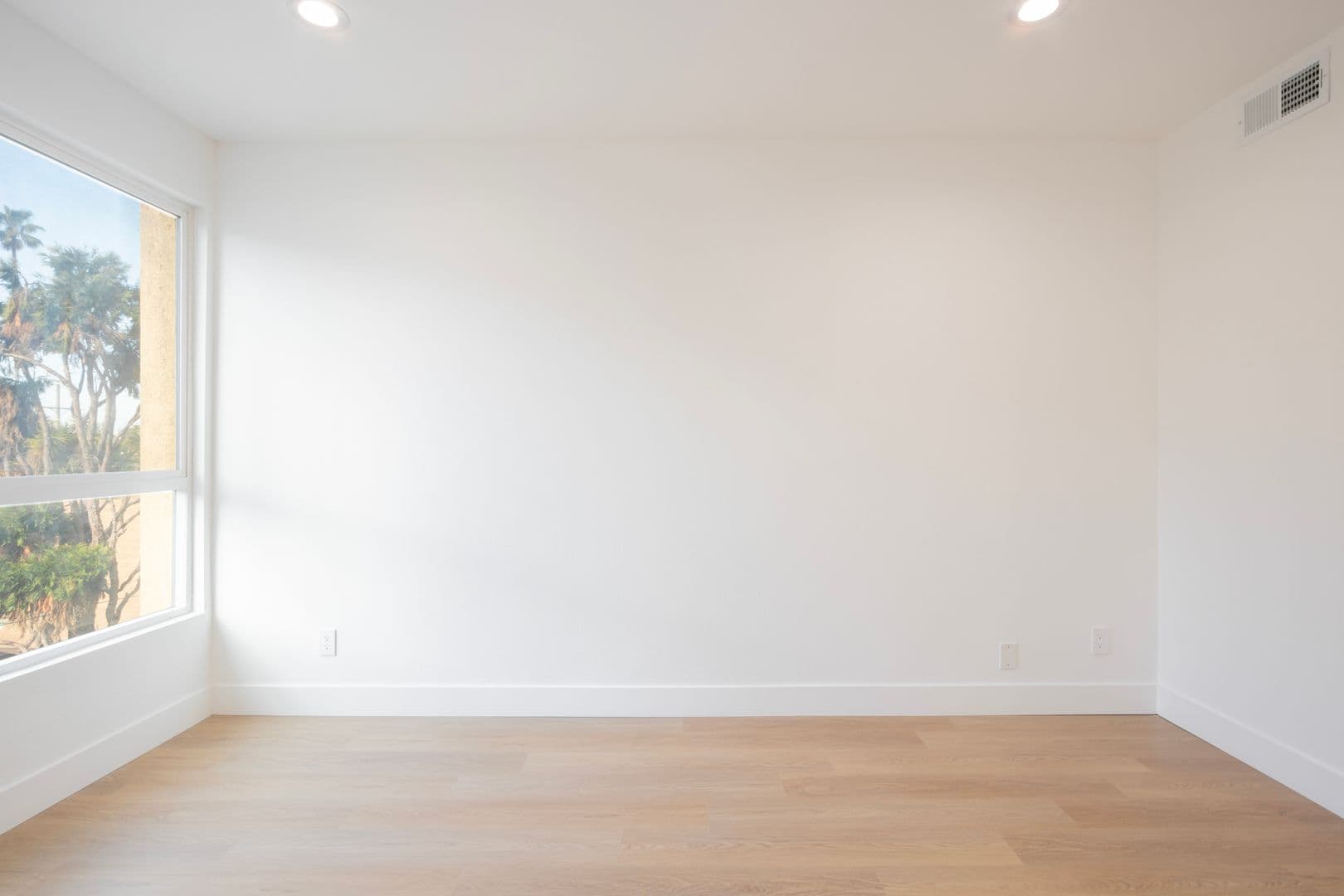 Los Angeles Apartment: 1616 N Serrano Ave.