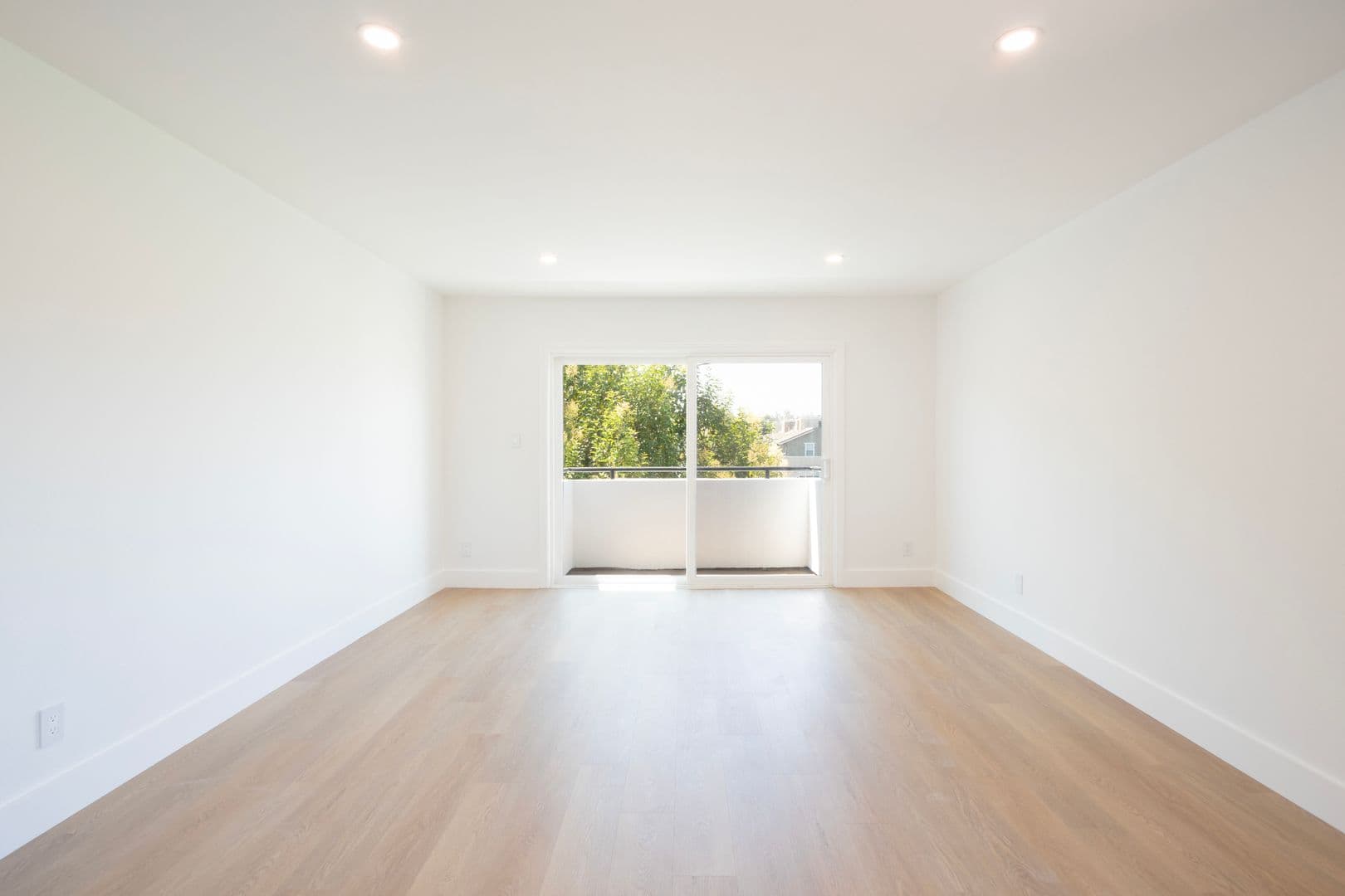 Los Angeles Apartment: 6526 Homewood Ave.