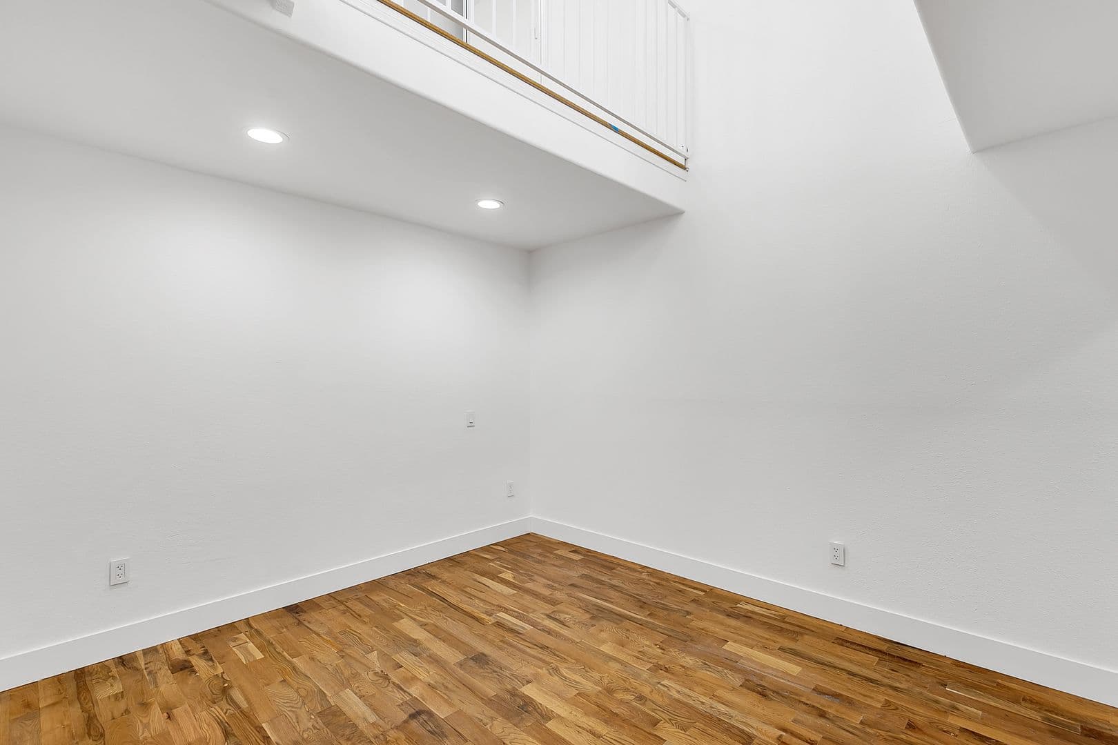 Los Angeles Apartment: 1827 Wilcox Ave
