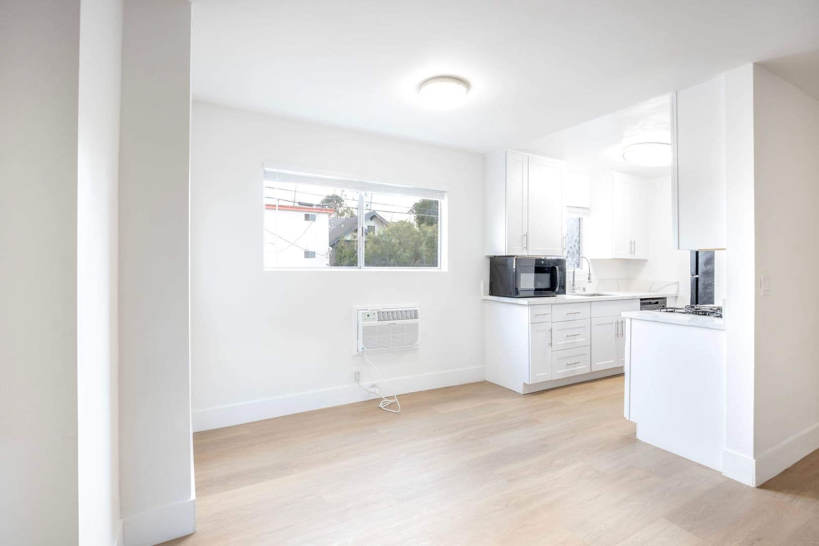 Los Angeles Apartment: 1823 S. St Andrews Place