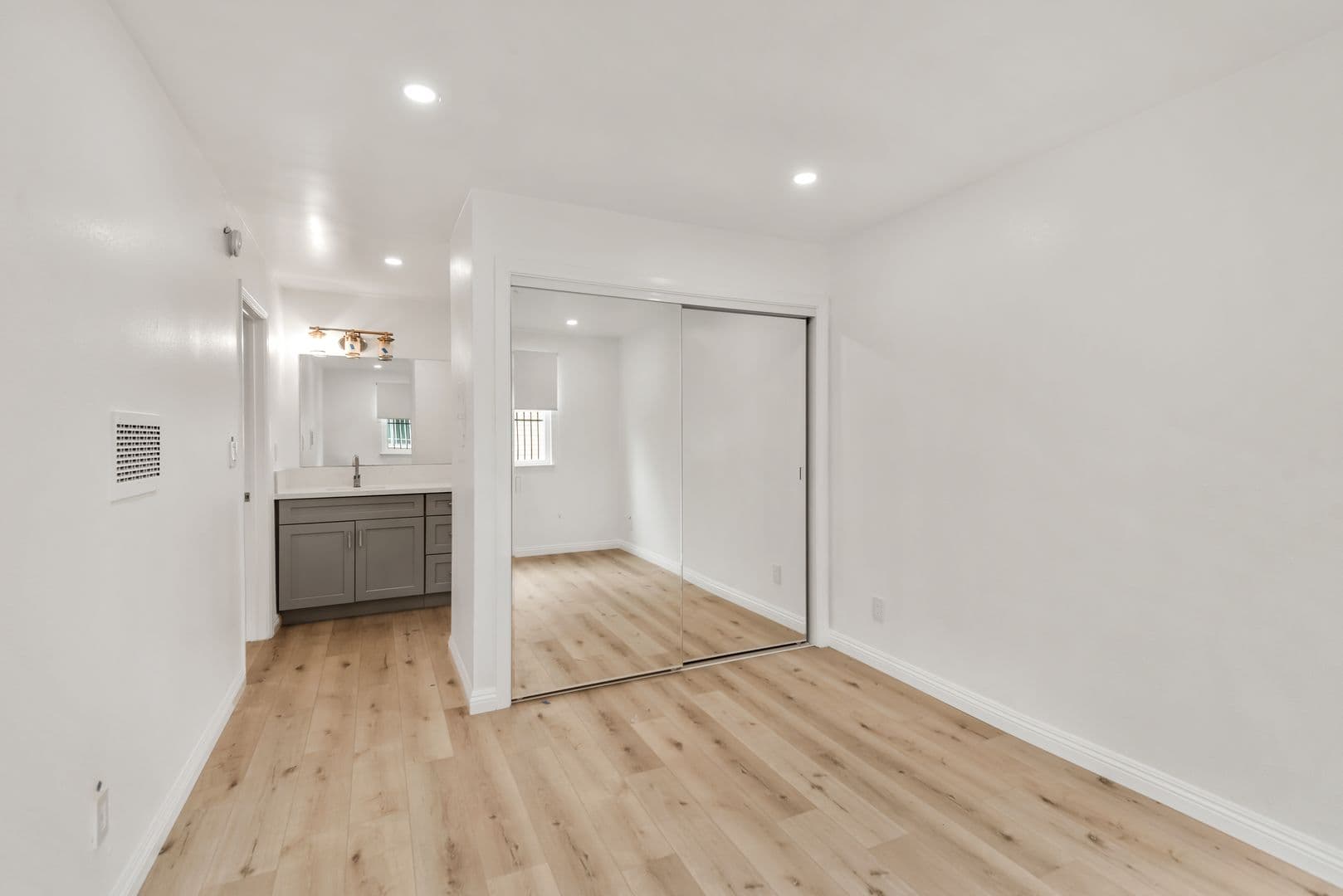 Los Angeles Apartment: 1522 S. St Andrews Place