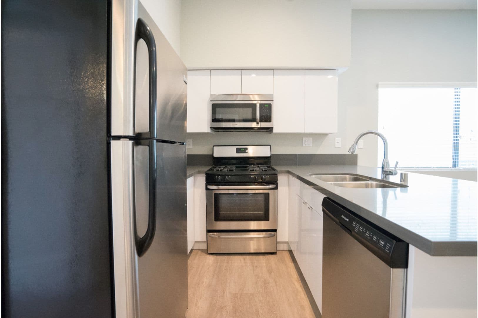 Los Angeles Apartment: 3426 W 1st St