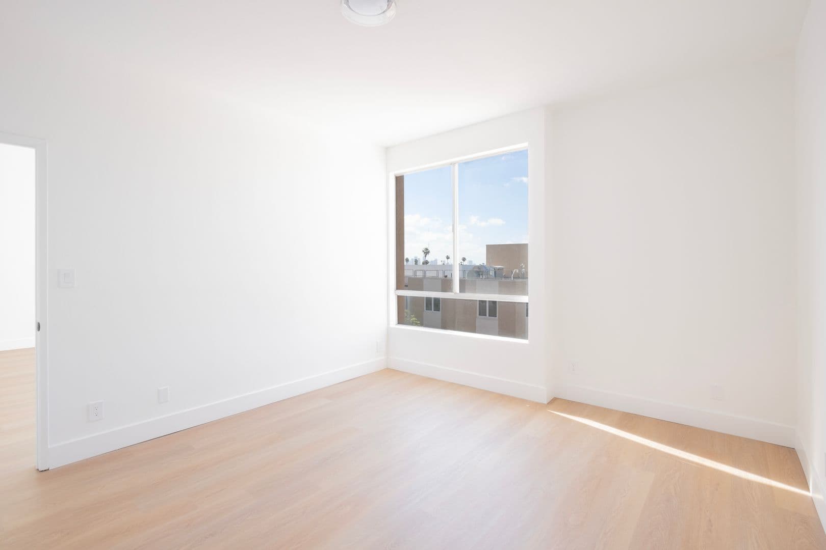 Los Angeles Apartment: 1616 N Serrano Ave.