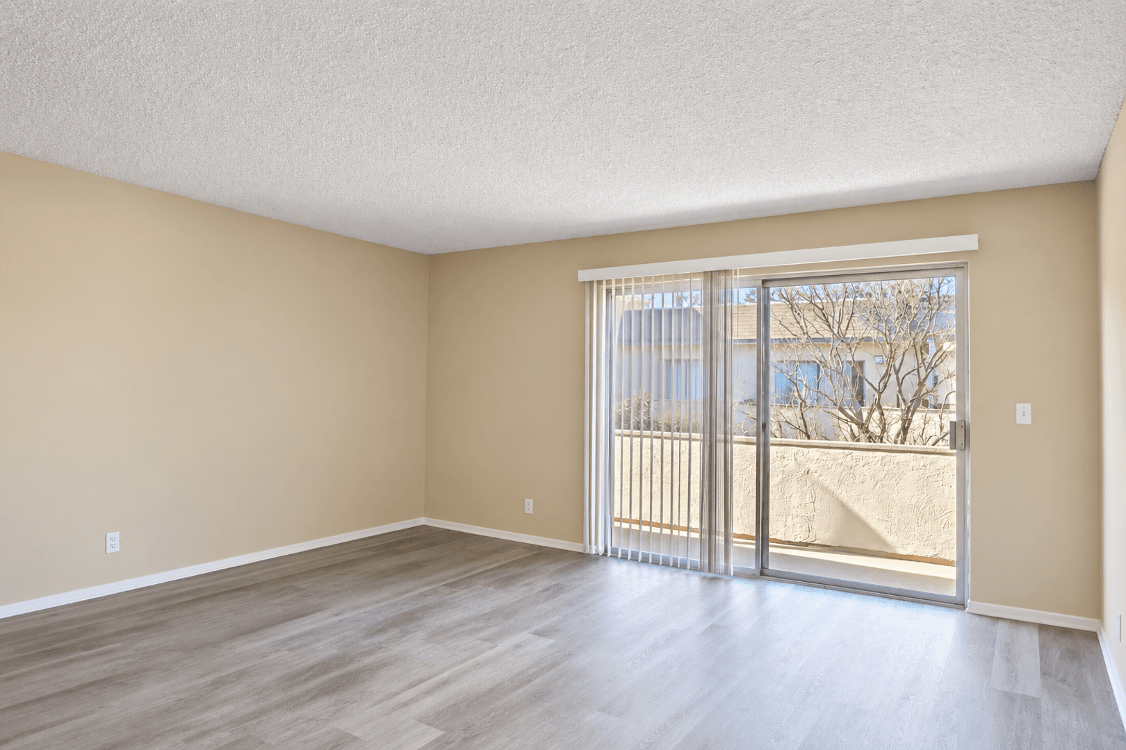 Sherman Oaks Apartment: 4701-4711 Natick Ave