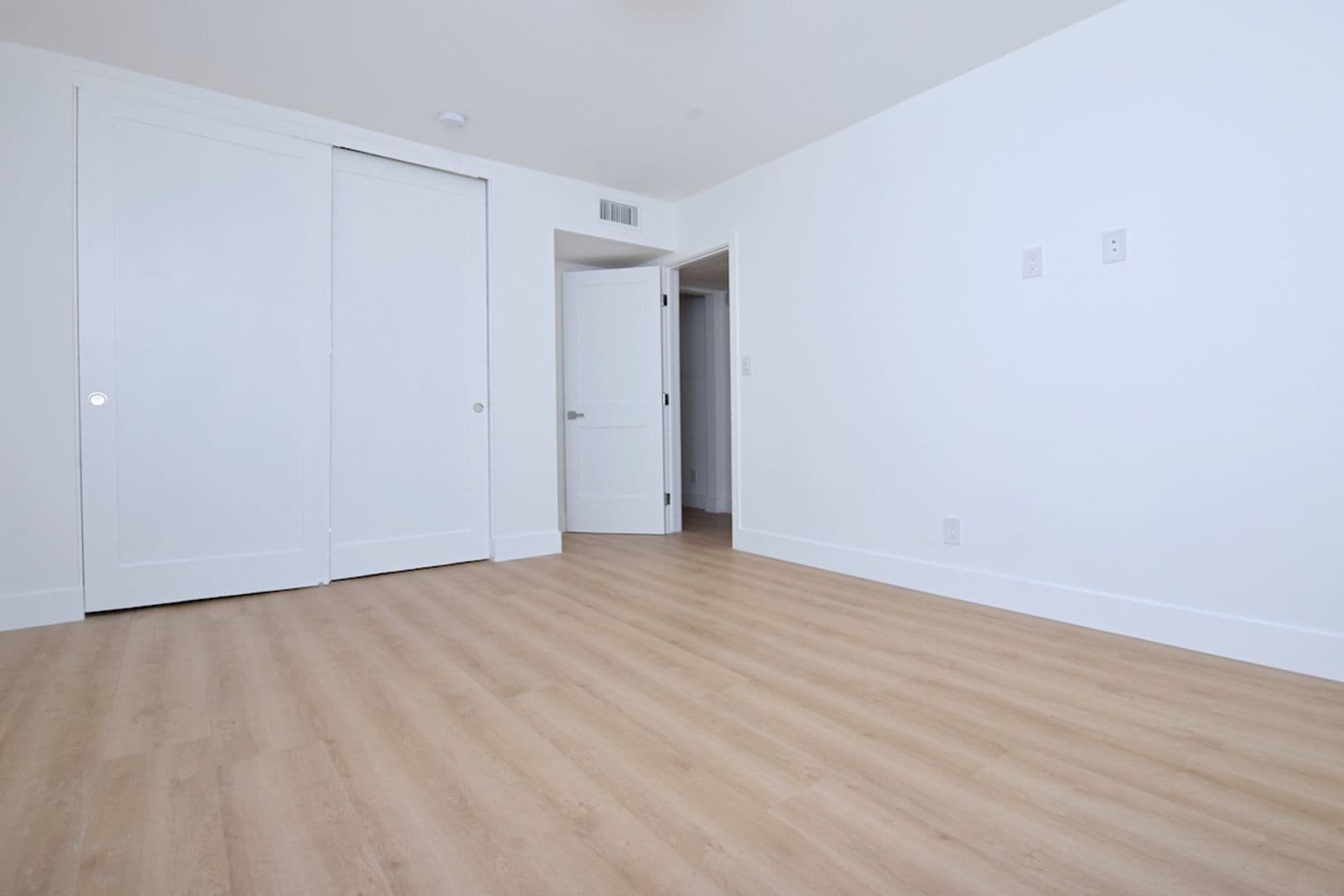 Santa Monica Apartment: 834 4th Street