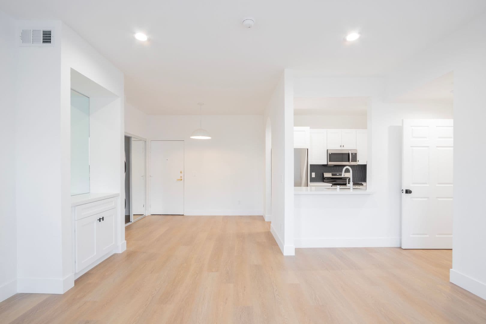 Los Angeles Apartment: 1616 N Serrano Ave.
