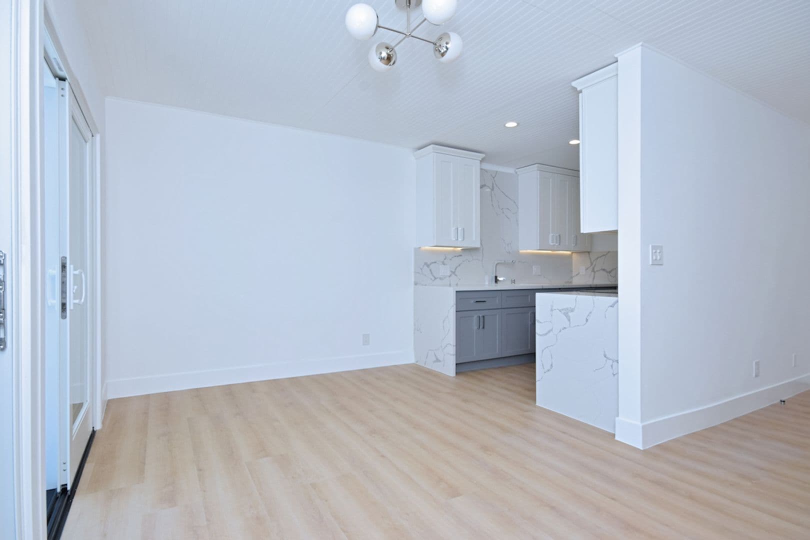 Santa Monica Apartment: 834 4th Street