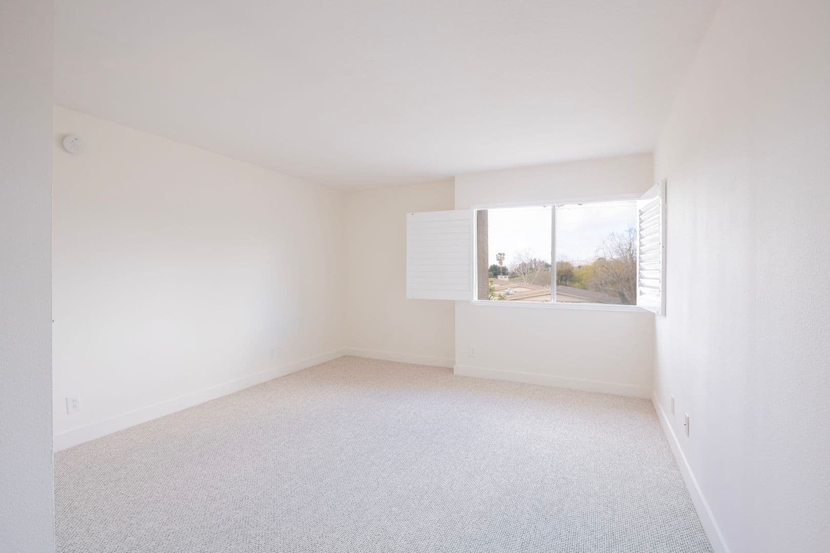 Northridge Apartment: 10020 Zelzah Avenue