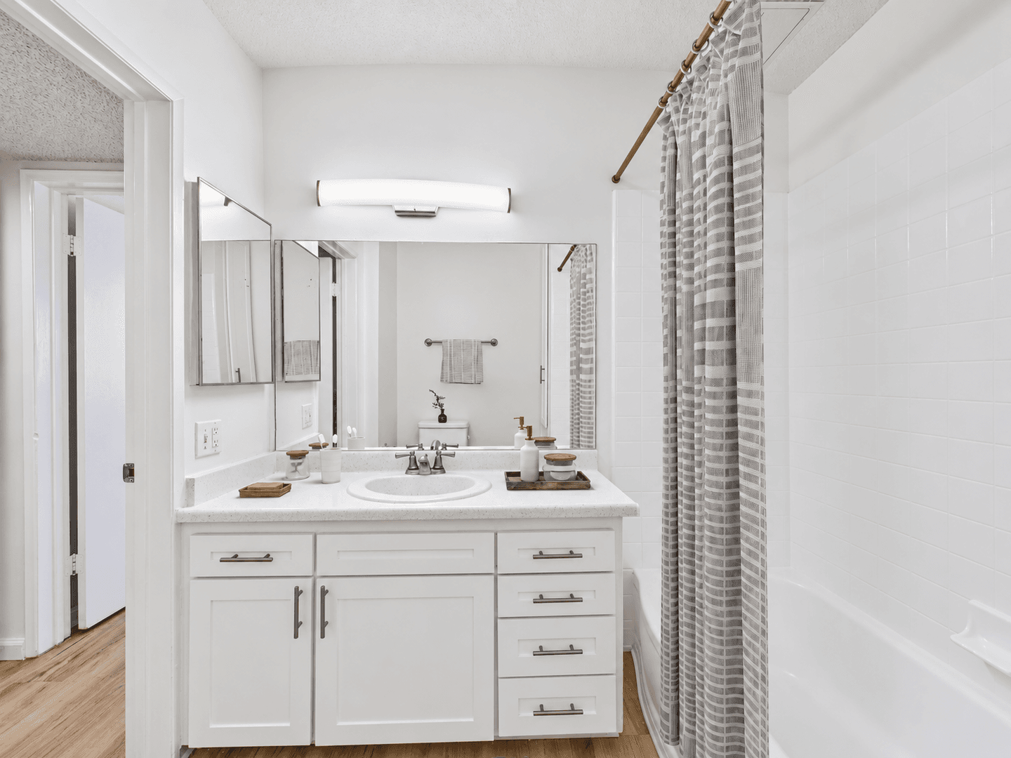Sherman Oaks Apartment: 14955 Dickens St
