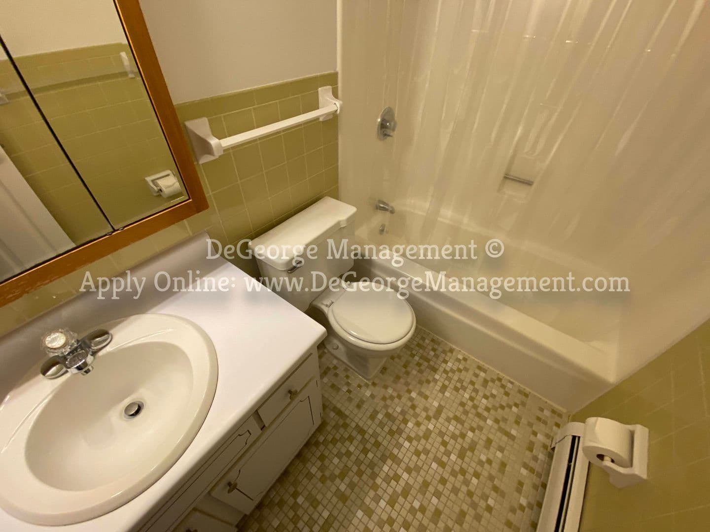 Irondequoit Apartment: 4-108 Georgetown Drive