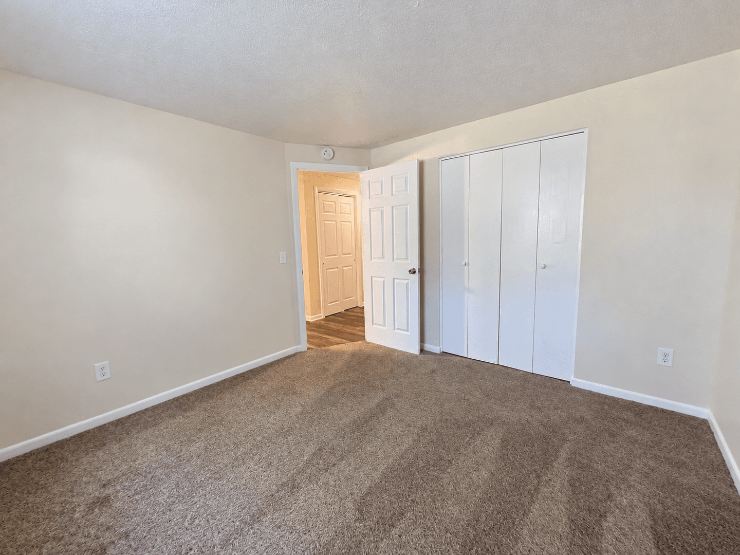 Irondequoit Apartment: 4-108 Georgetown Drive