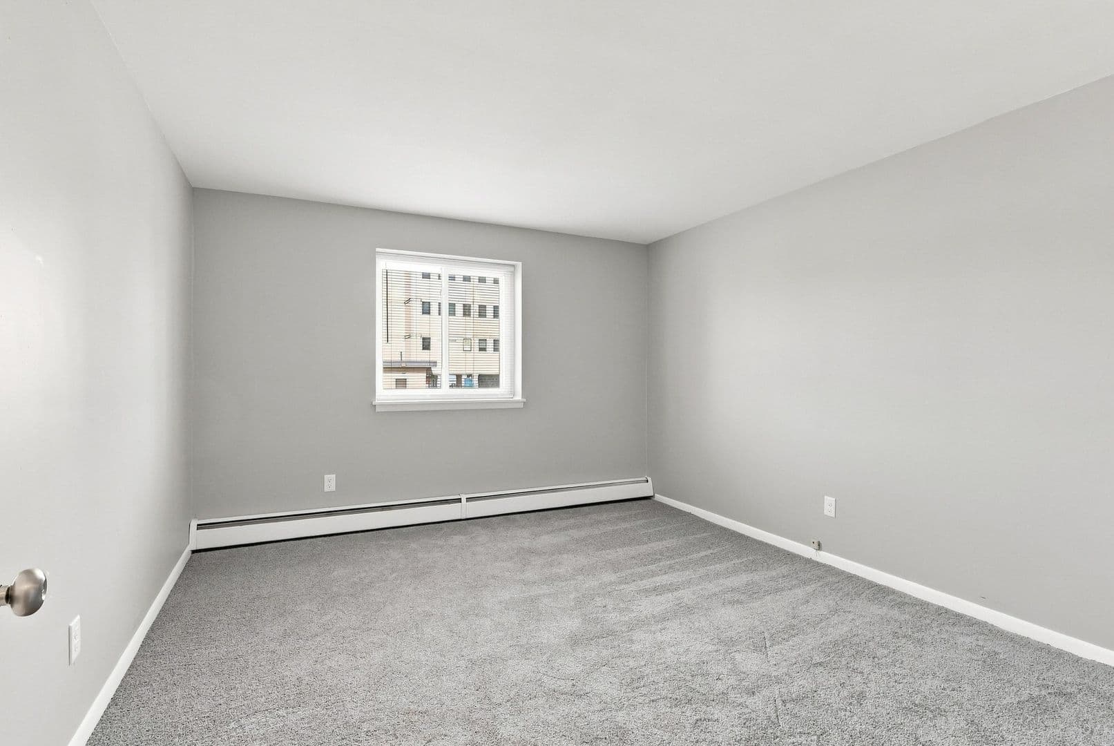Moline Apartment: 725 16th Avenue