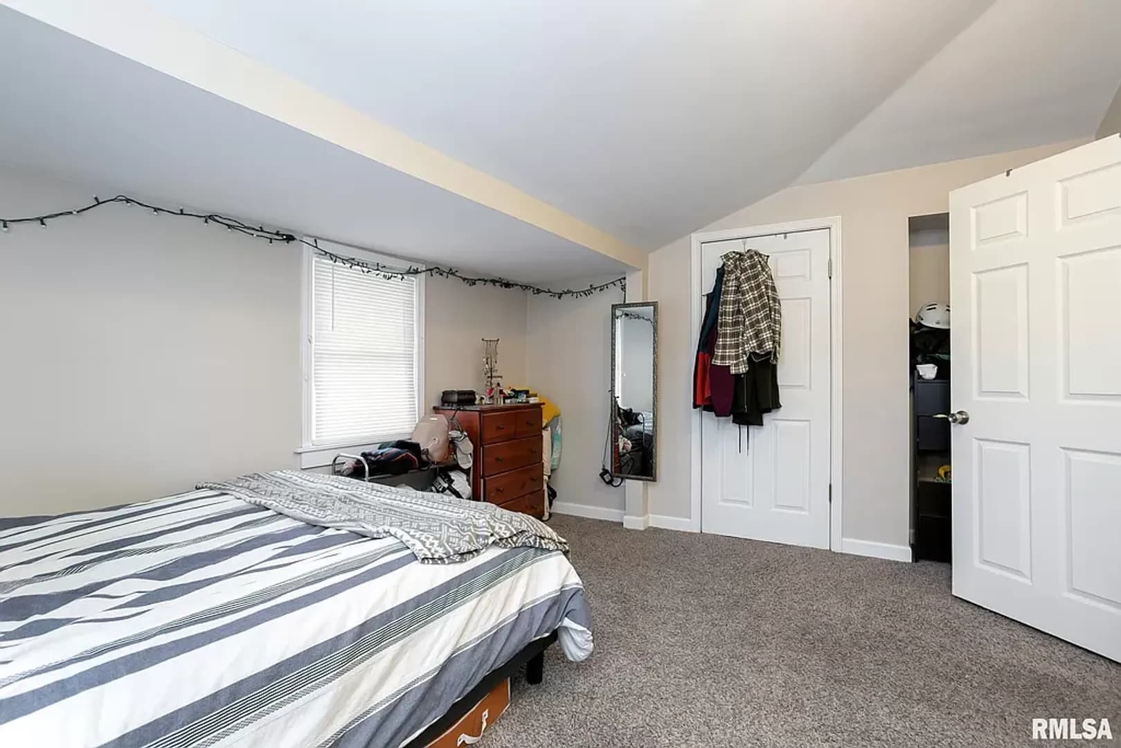 Davenport Apartment: 2020 Elm Street