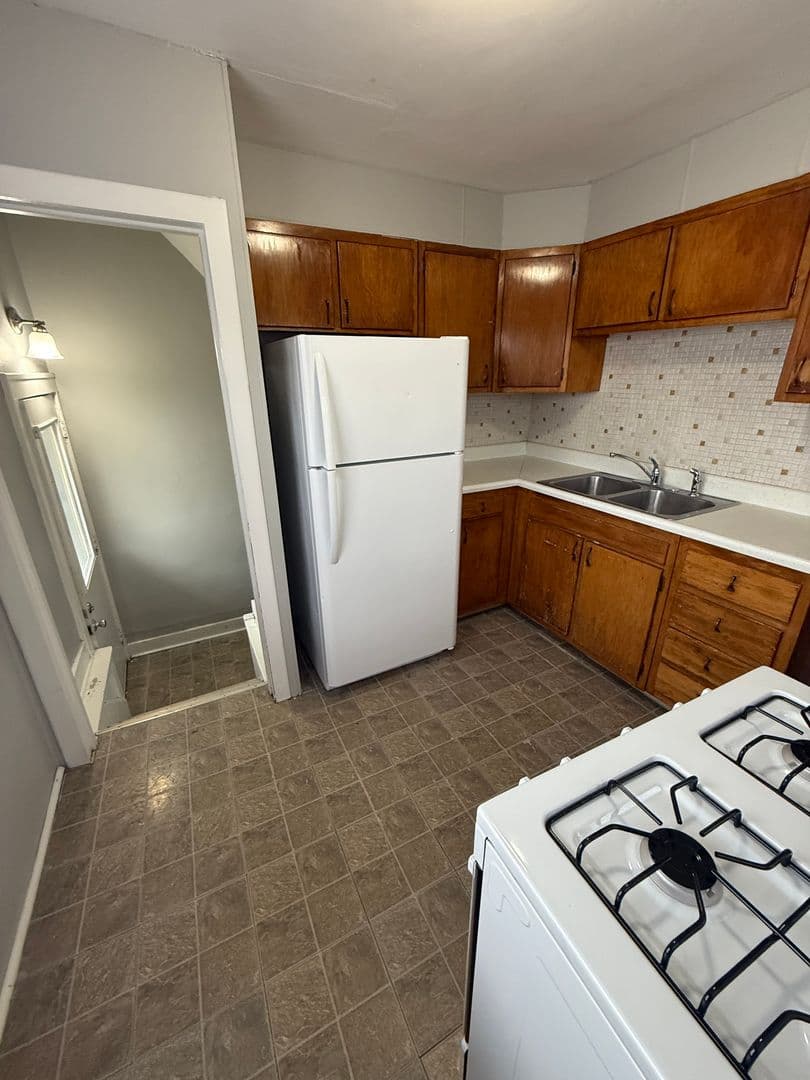 Rock Island House: 932 42nd Avenue