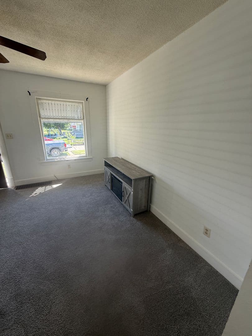 Moline Apartment: 205-207 18th Ave
